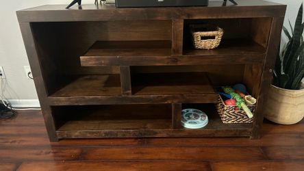 Entertainment center