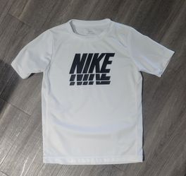 Boys (youth) Nike Dri-Fit shirt size large