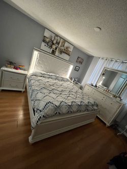 Bed room set from Rooms to Go
