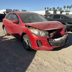 Auto Parts 2013 Mazda 3 Hatch Back 