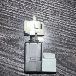 00-13 Hyundai Elantra 93810-3K000 Brake Light Switch Stop Lamp Assembly