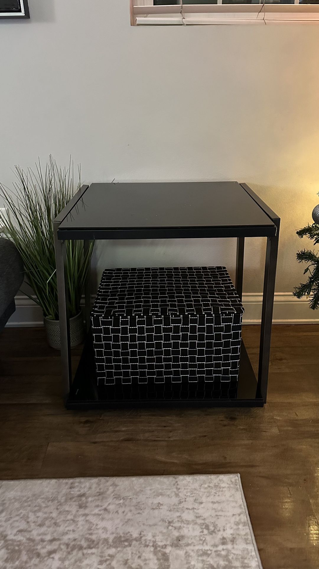 Modern Black Side Table – Excellent Condition