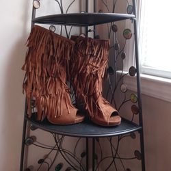 A Cowgirl Dressed Up Would Luv These! Size 10