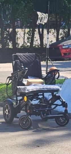 Electric wheelchair