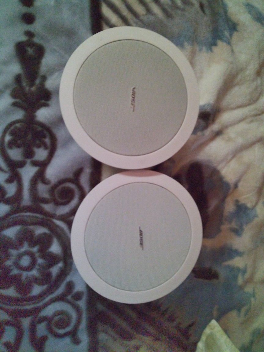 Pair Of Bose Speakers