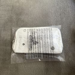 white lululemon fanny pack