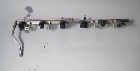 02 BMW 530i fuel rail
