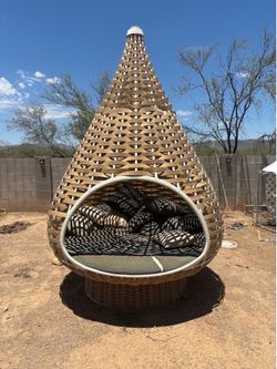 Outdoor wicker cocoon daybed