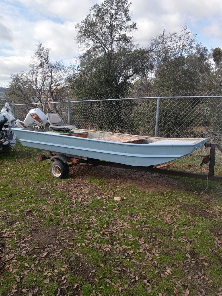 Flat Bottom Boat