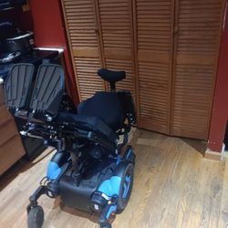 2021 Permobil M3 4 Fountion Chair.sat For 4 Years In Garage Put Into Service This Time Last Year.. New Batteries  Installed Then. Less Than 5