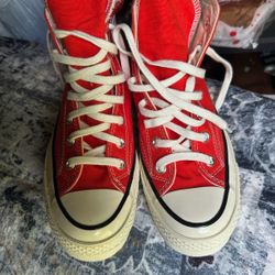 UNISEX SHOES SIZE 6MEN AND 8WOMEN