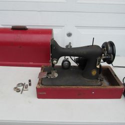 Vintage 1941 Singer Sewing Machine AG021720 Model 99 Works "READ"
