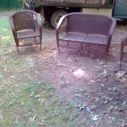 Wicker Set Chairs And Loveseat 