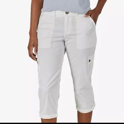 New Chicos pants 👖 white color shorts size 0