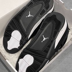 Nike Air Jordan’s “WhiteThunder”