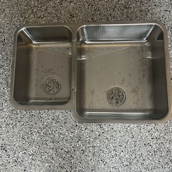 Stainless steal sink.