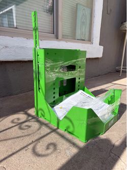 Leaf blower holder