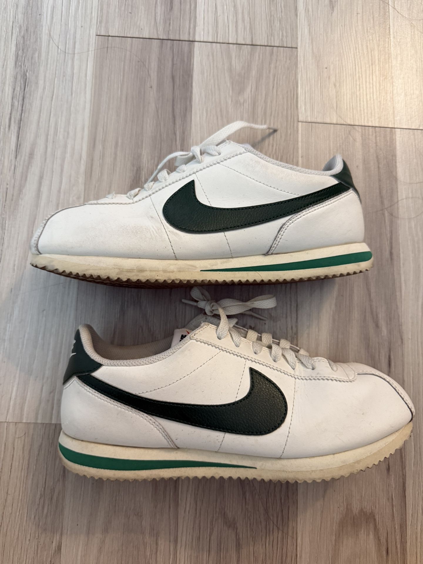 Pre Owned Cream/green Cortez W:8.5 M:7