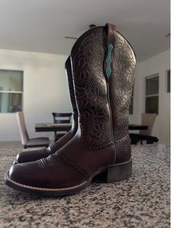 ariat boots with turquoise stiching