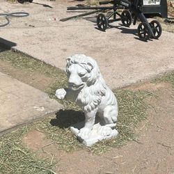 Lion Statue 