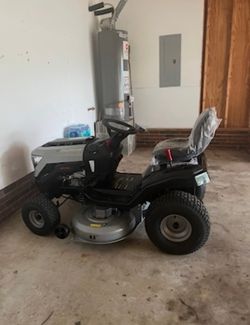 MT100 42 in. 13.5 HP 500cc E1350 Series Briggs and Stratton Engine 6-Speed Manual Gas Riding Lawn Tractor Mower