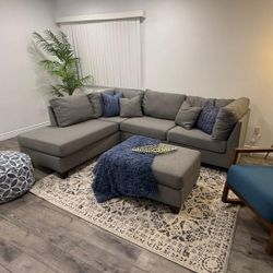 Gray Sectional Sofa With Ottoman 104x75 "