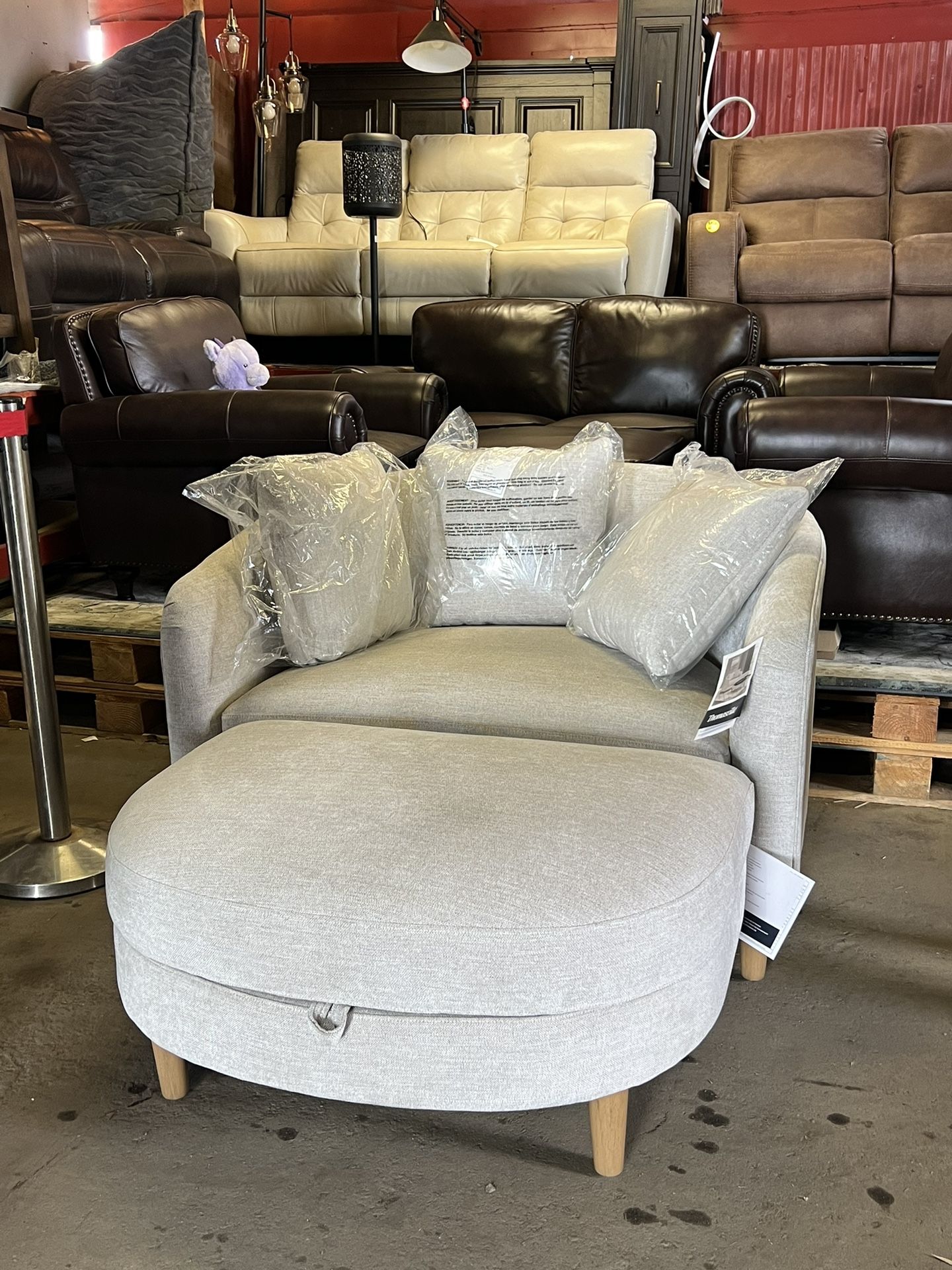 Thomasville Dillard Accent Chair with Storage Ottoman