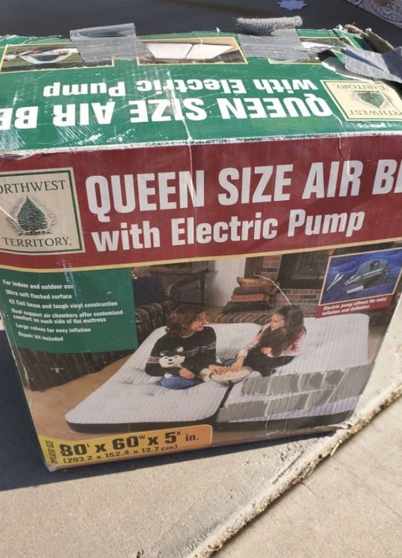 Queen size air mattress with electric pump