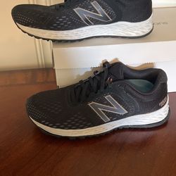 NEW BALANCE SHOES SIZE 5