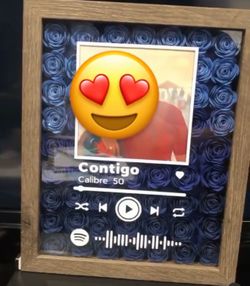 Personalized Picture Frames with Paper Flowers