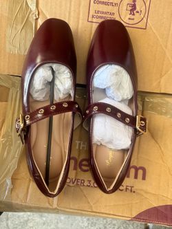 Women’s Burgundy Flats size 9 new