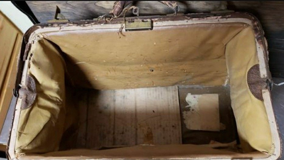 Antique Large Leather Doctors/ Physicians bag with working lock