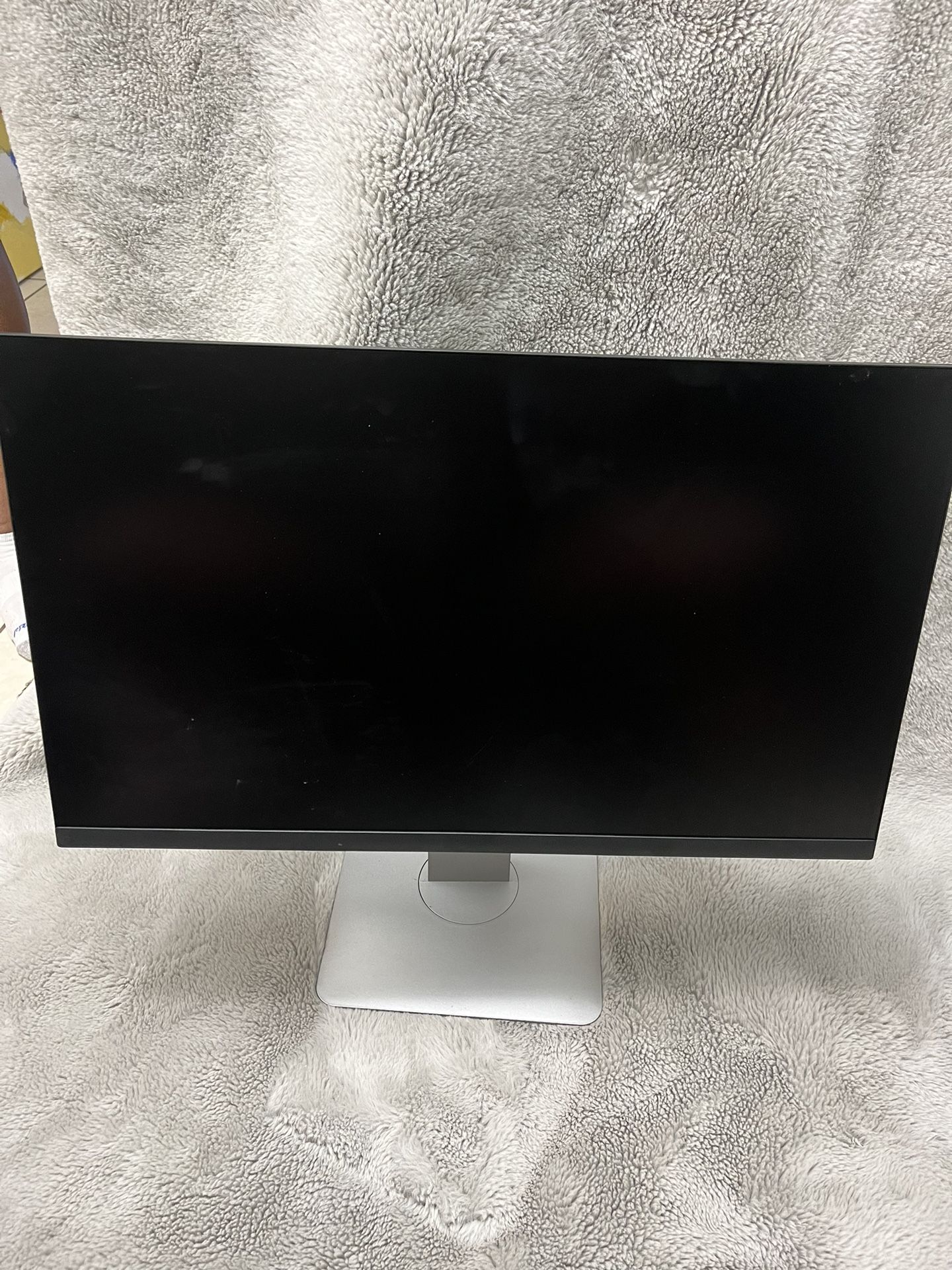 Dell 24” Flat Panel Monitor w/ Rotating Monitor Stand