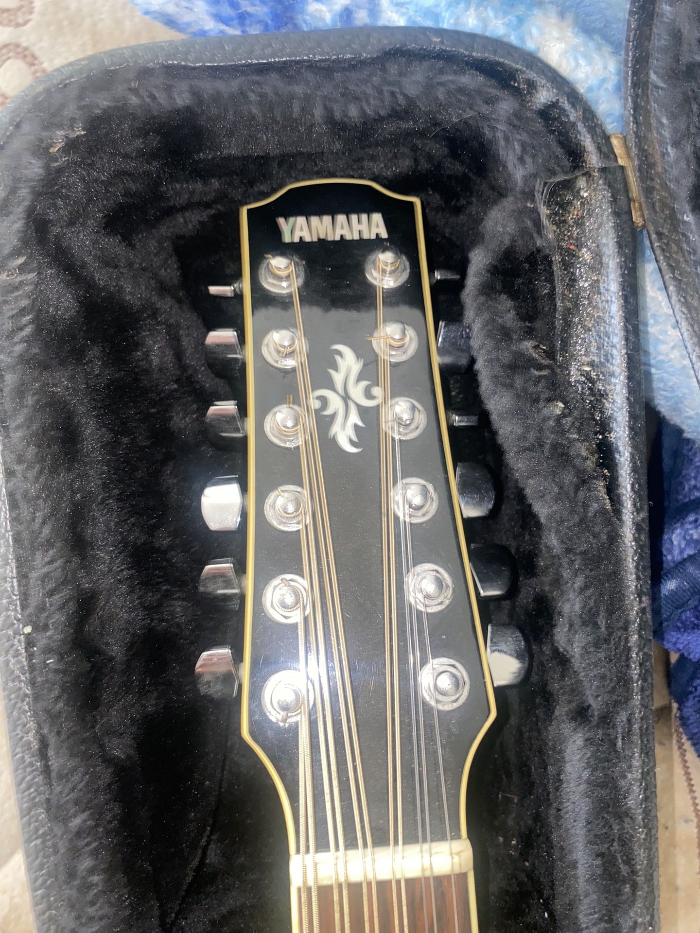 Yamaha 12 String APX700ll