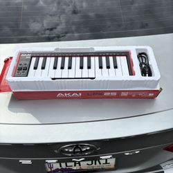 Akai Professional MIDI Keyboard 