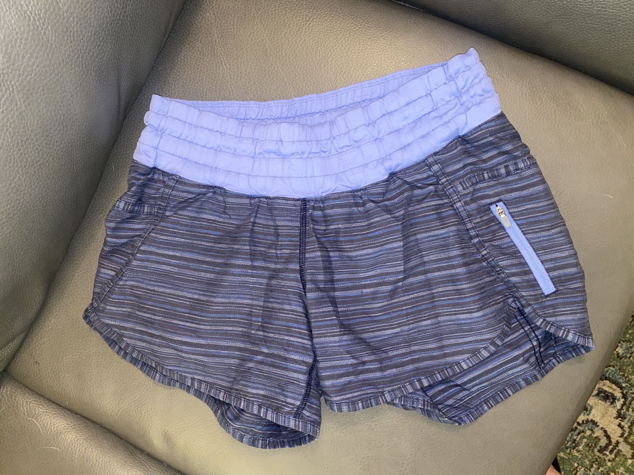 Lululemon size 4