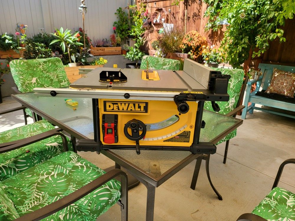 Dewalt 15 Amp Corded 10 in. Job Site Table saw. Stand Not Included used in good working condition I am selling it exactly as seen in the photo