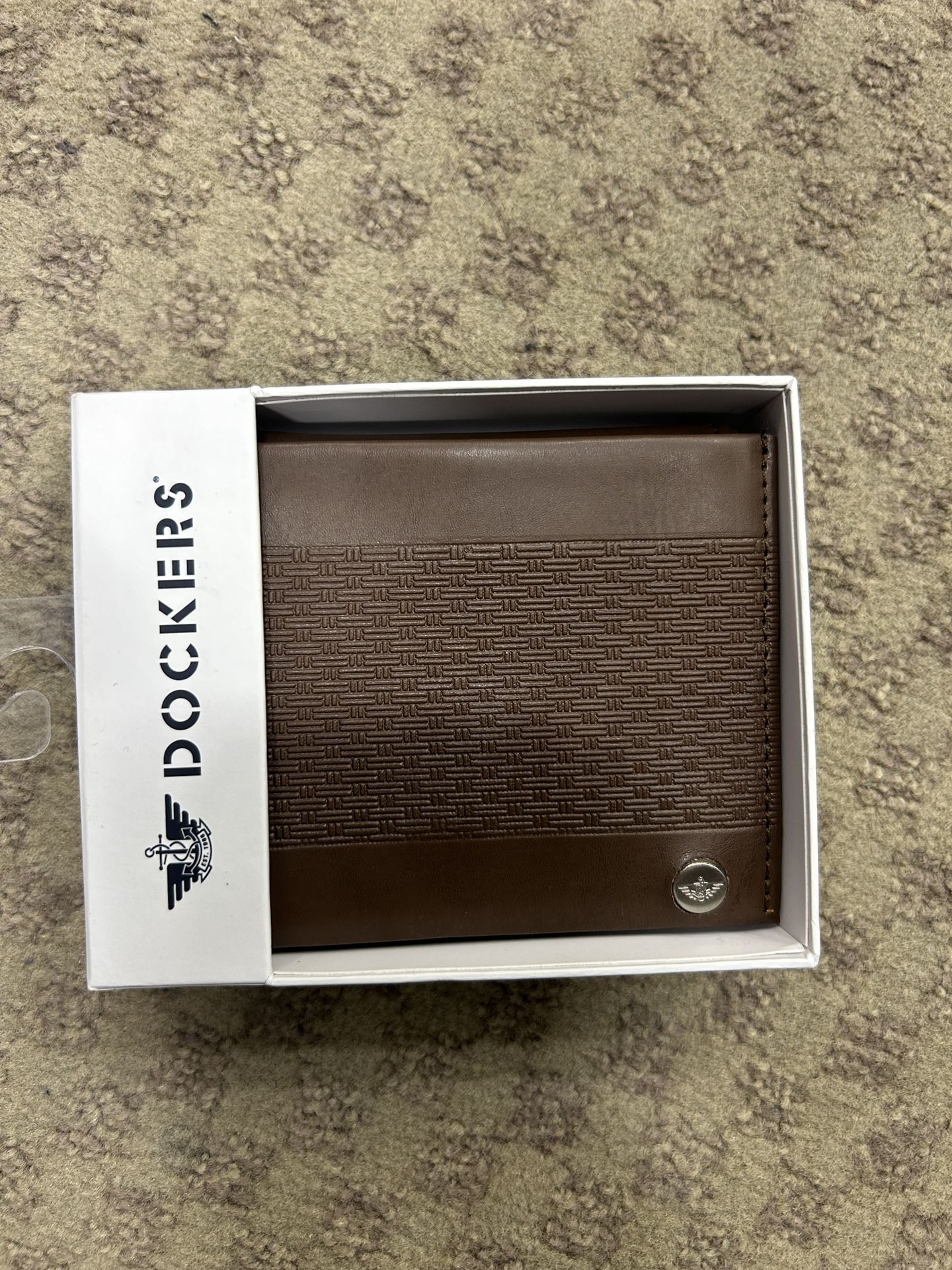 NWT Dockers men’s wallet