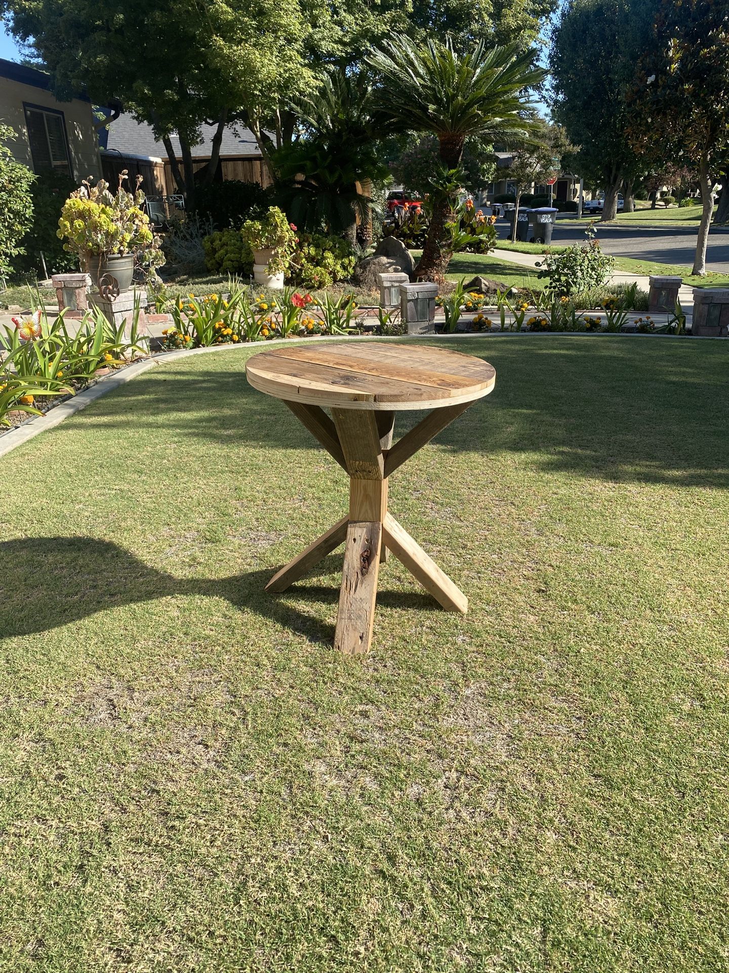 🧡☕️Rustic Round End Table☕️💛