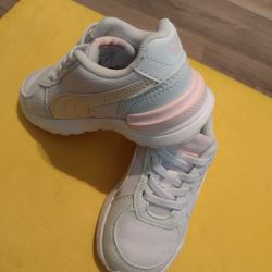 GIRLS. TODDLER.  SHOES. USA SIZE 8C.  $$ 12