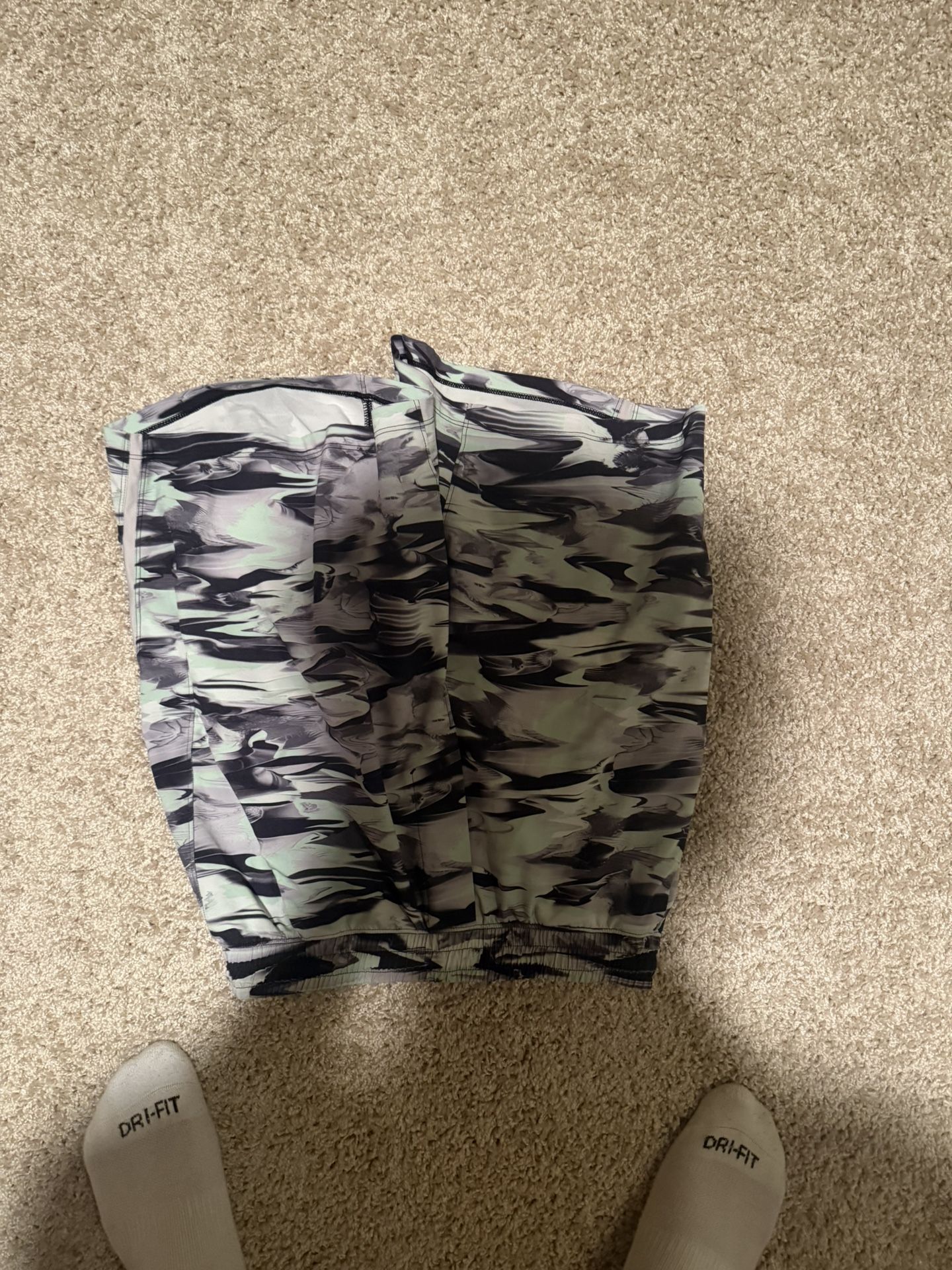 lululemon size small camo shorts 6 inch inseam