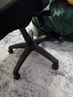 Black gaming/office chair