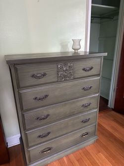5-Drawer Tall Dresser Chest and bed frame