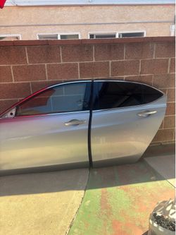 LEFT DRIVER SIDE DOORS 2015-2020 ACURA TLX (SILVER COLOR) WITH HINGES.