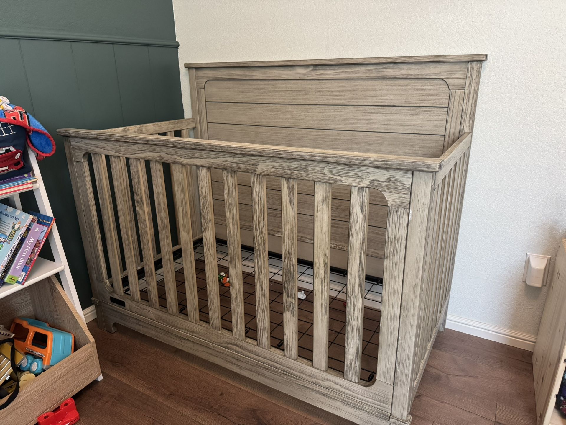 Simmons Crib And Dresser Drawer With Changing Table Top