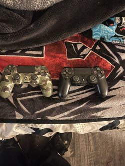 PS4 dual shock controllers