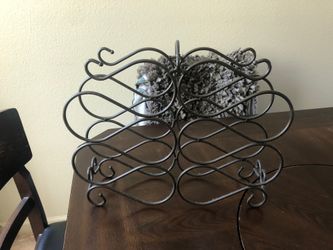 Wine bottle holder