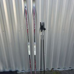 Salomon classic elite 6 cross country slim skis with poles. Great condition  196 Cm