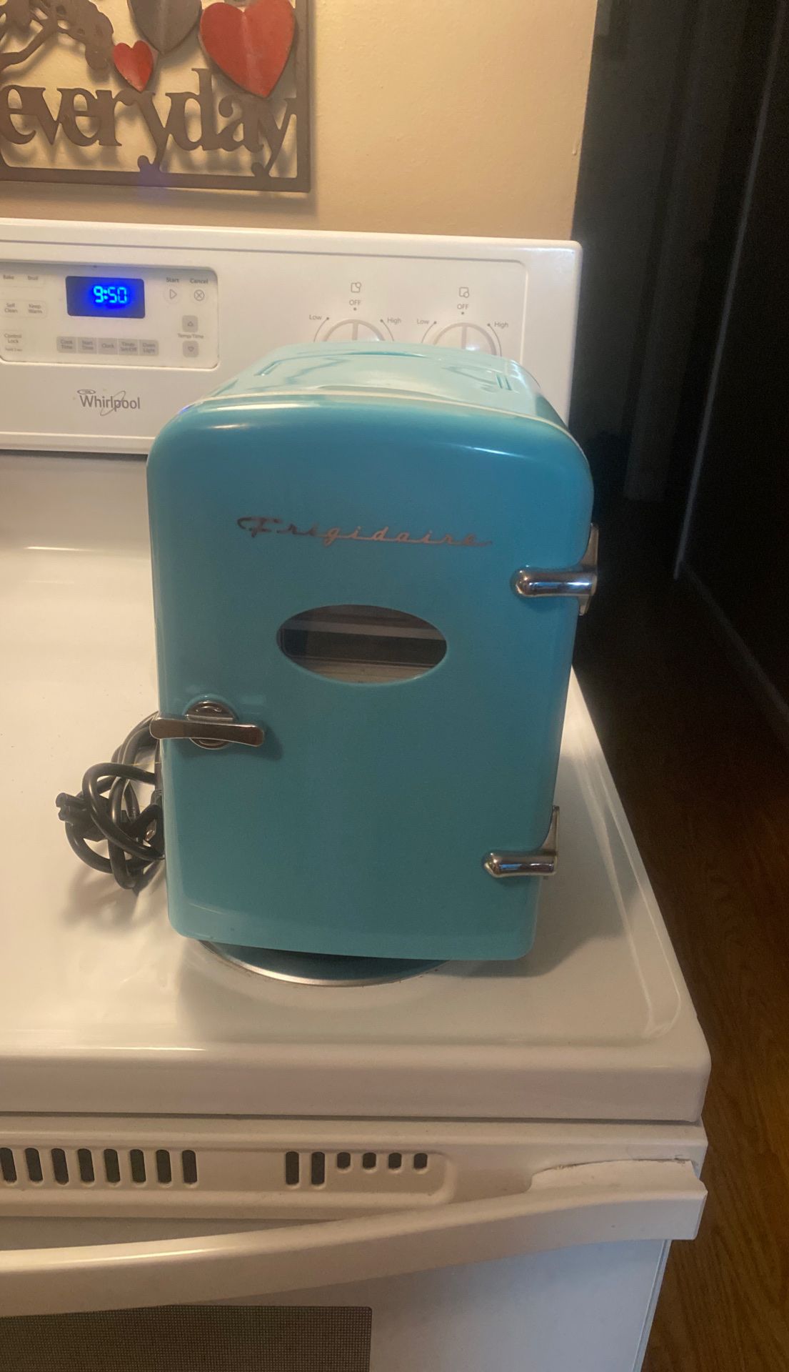 Little mini fridge holds six cans of soda