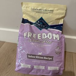Blue Buffalo Freedom Grain-Free, Chicken Recipe, Indoor Dry Kitten Food 